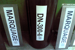 Marking of high barcodes and high characters with a reading sub-layer whatever the surface condition of the product (calamine, oil, dust ...).